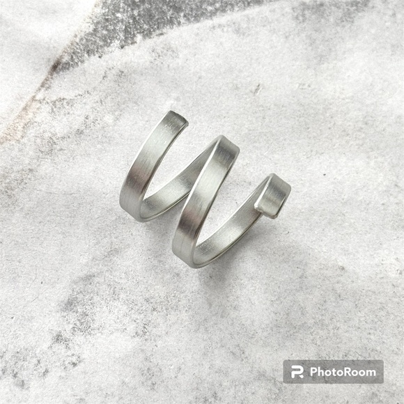 5 For $25💫Alternative Silver Aluminum Band Coiled Ring - Picture 4 of 7